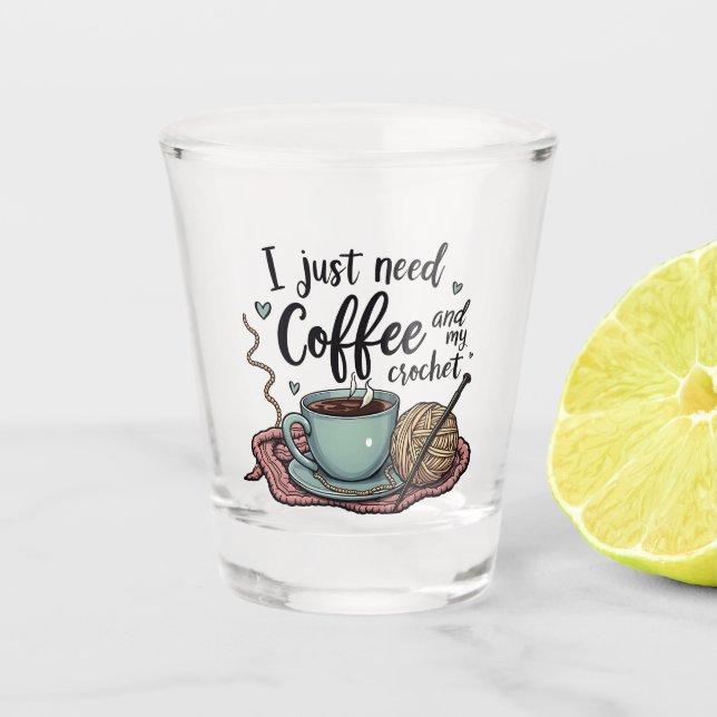 Copo De Shot Só preciso de café e crochê (Frente)