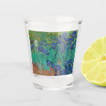 Copo De Shot Subidas por Vincent Van Gogh<br><div class="desc">Írises por Vincent Van Gogh 1889 Getty Museum, Los Angeles</div>