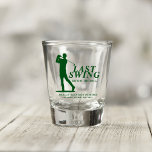 Copo De Shot Último Balanço Antes do Golfe do Solteirão<br><div class="desc">A suíte Last Swing Before the Ring é uma coleção refinada, inspirada no golfe, para a despedida de solteiro, que combina charme preppy com um toque de espírito lúdico. Com uma silhueta ousada de golfista em verde profundo e branco crocante, esta coleção apresenta o design perfeito para uma celebração sofisticada...</div>