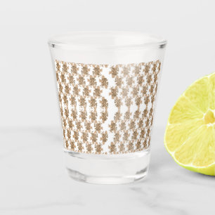 Copo De Shot um fundo branco com flores marrons