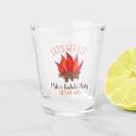 Copo De Shot Vamos Ficar Bêbados Despedida de Solteiro Festa Ac<br><div class="desc">O design apresenta uma ilustração original de uma fogueira vermelha e laranja, com chamas surgindo de toras marrons. Ótimo para um entusiasta de camping ou atividades ao ar livre, ou uma festa de despedida de solteiro ou aniversário de 21 anos com o tema LET'S GET LIT. Basta personalizar com suas...</div>