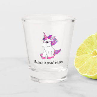 Copo De Shot Vidro quente com um unicórnio fofo com óculos cor-