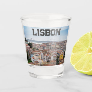 Copo De Shot Vista da antiga cidade de Lisboa e 25 da ponte de