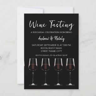 Copos de vinho com vinho tinto em convite preto