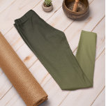Cor da Tendência do Outono Leggings de Ombre Verde<br><div class="desc">As leggings ombre sutis, na moda Olive Green, da nossa coleção de cores tendenciosas Autumn e Winter 2023/24 oferecem charme de eterno. Estas Leggings em forma de "Ombre Cyan Leggings" apresentam um gradiente, desaparecendo do escuro no topo para a cor mais clara/mais clara nas pernas. Estas leggings verdes são uma...</div>