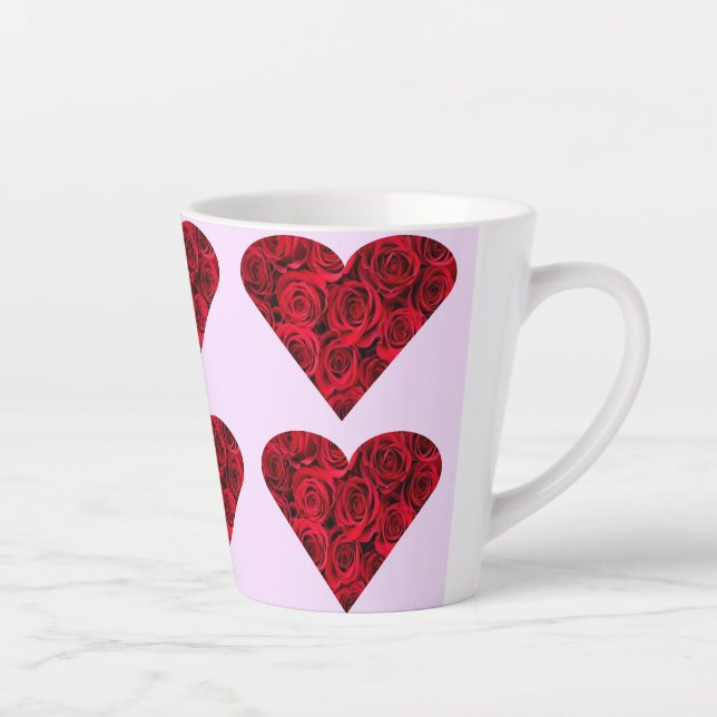 Corações de rosa na caneca Latte Rosa (Direita)
