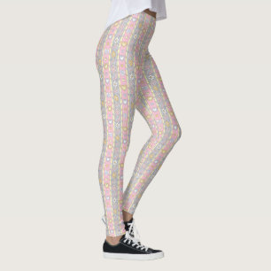 Corações e leggings estriadas com estampas