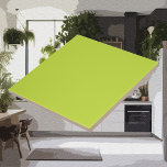 Cores Modernas - Azulejo Verde Amarelo Brilhante C<br><div class="desc">Elevem sua experiência de doação com nosso azulejo cerâmico em Brilho Amarelo-Verde, a base perfeita para apresentar seus presentes embrulhados lindamente. Use-as como na moda e portas copos práticas para bebidas ou como peças de exibição elegantes para mostrar seus tesouros envoltos. Nossos azulejos cerâmicos de cor sólida adicionam um toque...</div>