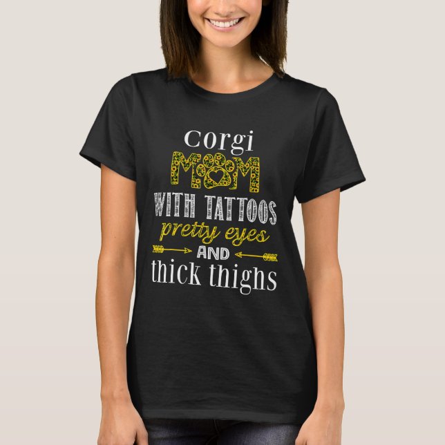 Corgi Mãe Com Tatuagens Coisas Grossas Camiseta (Frente)