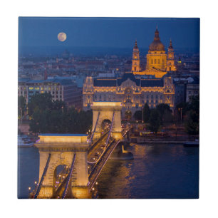 Corrente Ponte e Lua Cheia à Noite