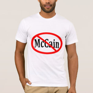 Corte vermelho através da camisa de McCain