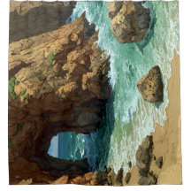 Arte pixelizada de caverna na praia