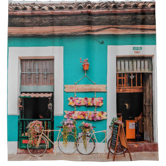 CORTINA PARA BOX BICICLETA BRANCA ESTACIONADA AO LADO DO TEAL PINTA