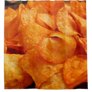 Cortina Para Box Close up of juicy, crispy, chips on black plate.