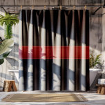 Cortina Para Box Couro Vintage Preto e Vermelho<br><div class="desc">Uma elegante imagem preta e vermelha do couro é costurada com um monograma personalizável.</div>