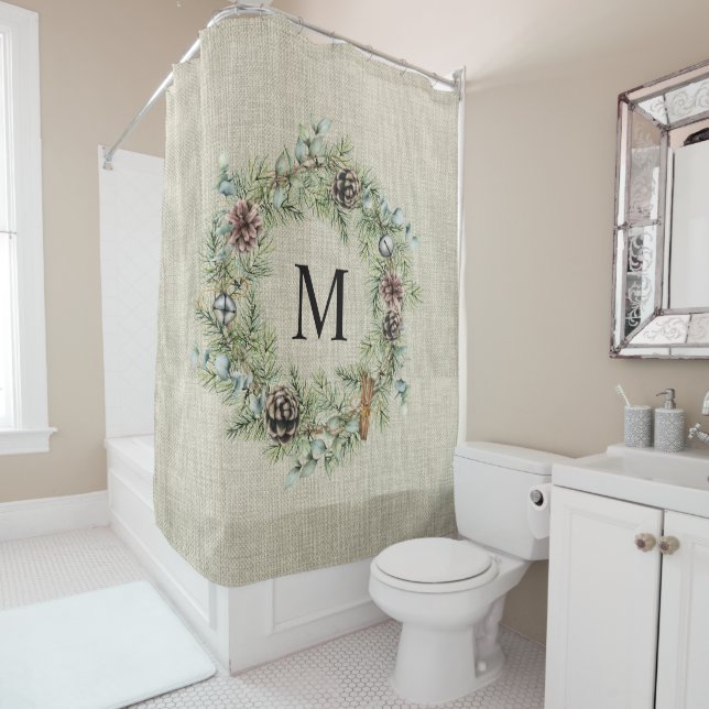 Cortina Para Box Farmhouse Monograma Rustic Pine Cone Wreath (In Situ)