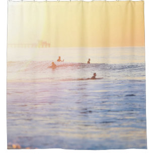 Cortina Para Box Pessoas surfando na praia