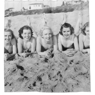 Cortina Para Box Retrato de cinco jovens mulheres deitadas na praia