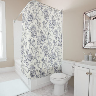 Cortina Para Box Rosas azuis e brancas florescem no campo