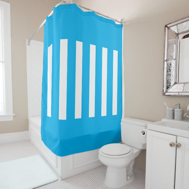 Cortina Para Box Stripes no meio. Skye Blue e branco. (In Situ)