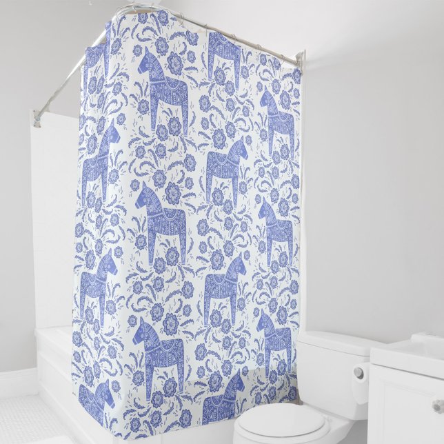 Cortina Para Box Sueco Dala Horse Azul Fresco e Branco (Blue and white Swedish Dala Horse folk art pattern shower curtain)