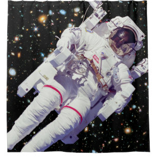Cortina Para Chuveiro Foto do Astronauta com Mochila a Jato em Caminhada