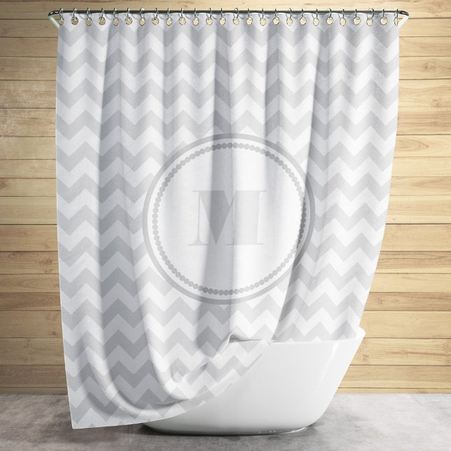 Cortina Para Chuveiro Padrão De Cevão Branco Com Cinza Monograma (Modern Monogram Gray Chevron Stripes Shower Curtain)