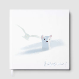 Coruja de neve e uma mochila branca