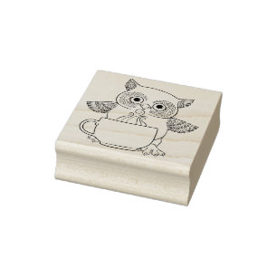 Coruja de noite com carimbo de borracha do copo de