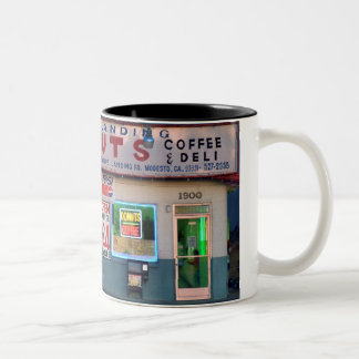 "Corvos que aterram caneca de café retro das