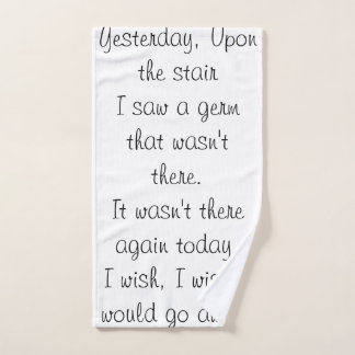 Covid Parody poema em uma toalha de mão.