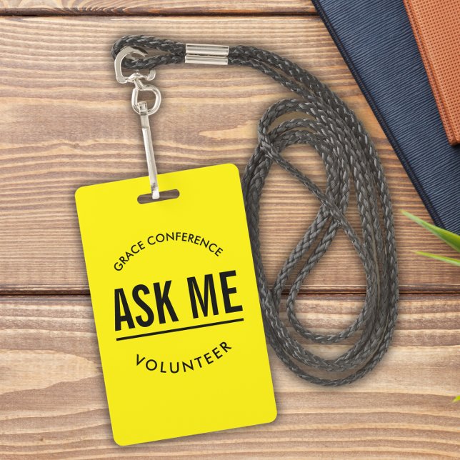 Crachá Amarelo e preto me pergunte como voluntário (Criador carregado)