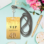 Crachá aniversário de 40 anos dourado goteja convidado me<br><div class="desc">Um crachá moderno, na moda e glamouroso para um aniversário de 40 anos. Um fundo metálico de ouro fauco com aparência falsa, pingado, pintura pingando. O nome é escrito com um moderno estilo escrito à mão. Com o texto: VIP Number 40 é escrito com uma fonte de estilo de balão,...</div>