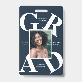 Crachá anúncio de graduação de cores escolares em letra c