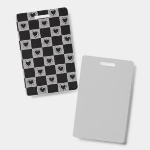 Crachá Azulejo Xadrez Preto e Cinza Com Padrão de Coraçõe