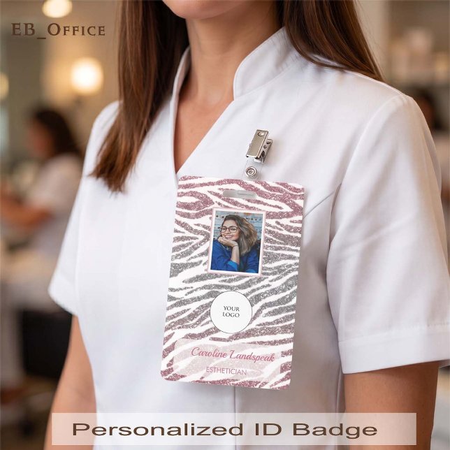 Crachá Blush Rosa e Prata Estampa de Glitter de Zebra par (Chic Silver & Pink Glitter Custom Logo Photo ID Vertical Badge
Size: 2.13” x 3.38”
)