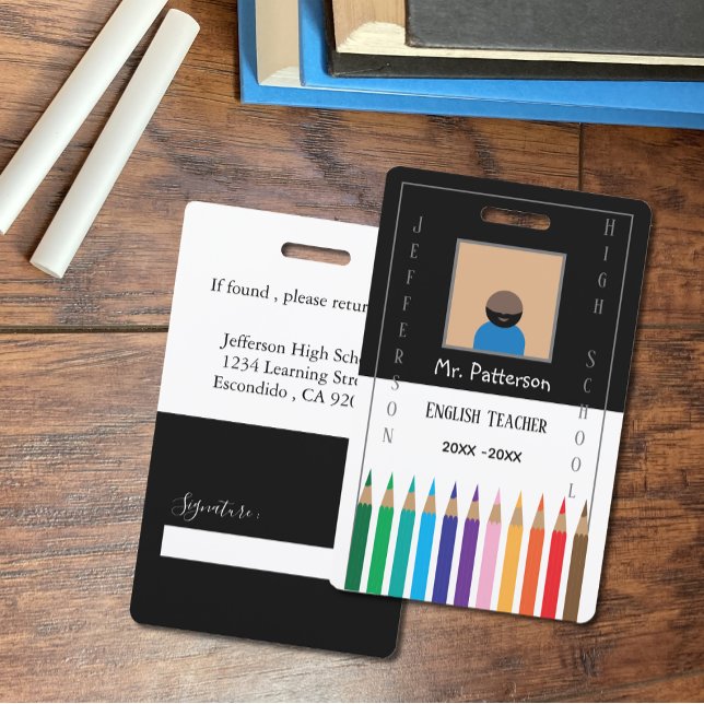 Crachá Cartão de identificação de professor de lápis de c (Black and white color pencils teacher vertical photo ID badge .)