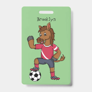 Crachá Cavalo engraçado bonito jogando cartoon de futebo