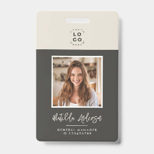 Crachá Cinza bege QR código moderno e mínimo abstrato de 