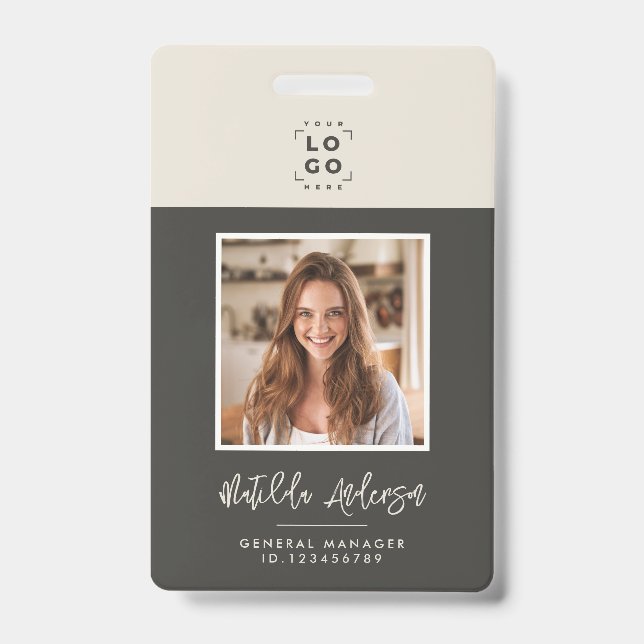 Crachá Cinza bege QR código moderno e mínimo abstrato de  (Frente)