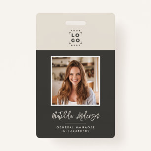 Crachá Cinza bege QR código moderno e mínimo abstrato de 