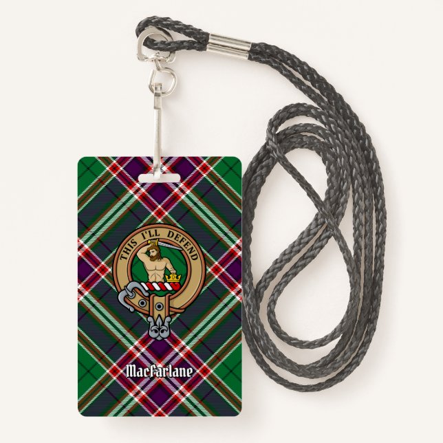 Crachá Clan MacFarlane Crest sobre Tartan de caça moderna (Frente com cordão)