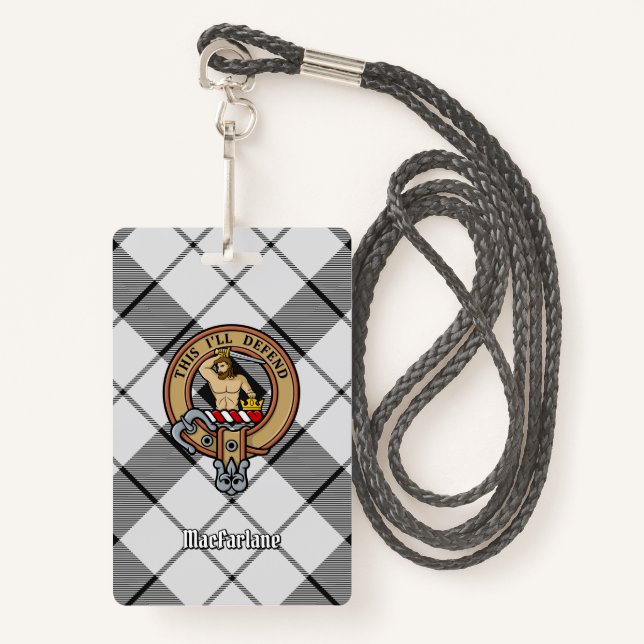 Crachá Clan MacFarlane Crest sobre Tartan Preto e Branco (Frente com cordão)