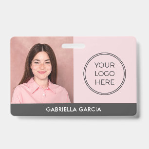 Crachá de Funcionário com Logotipo Rosa Moderno