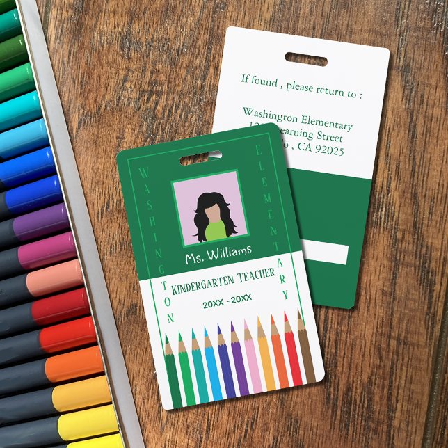 Crachá de ID do Professor do Rainbow Pencils (Vertical green and white employee photo ID badge.)