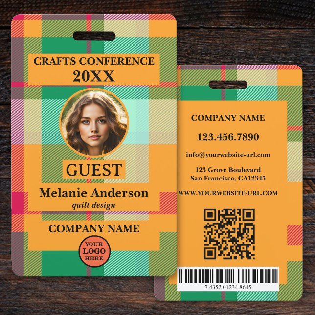 Crachá de identificação de foto xadrez colorido pa (Conference guest photo ID badge featuring your custom photo and logo on a colorful plaid design)