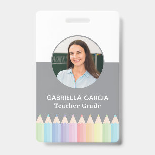 Crachá de identificação de professor com arco-íris