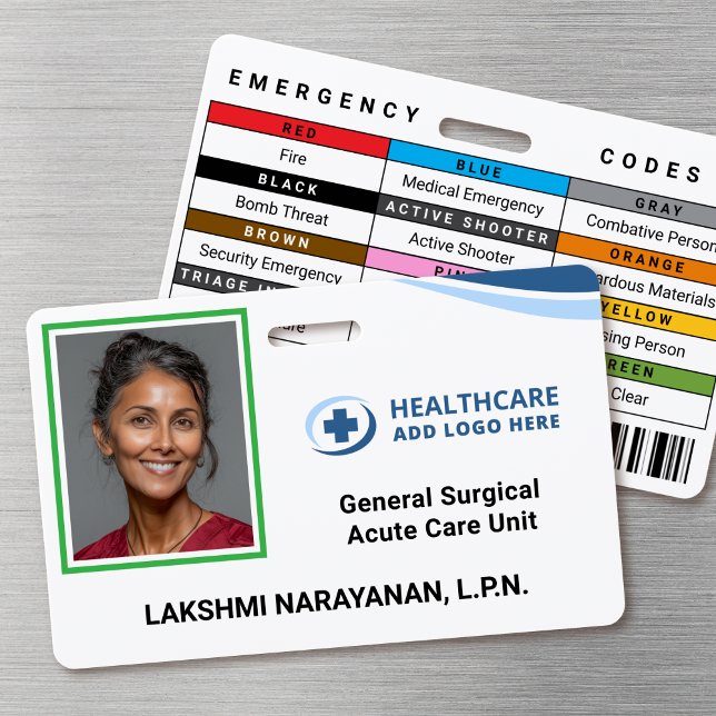Crachá de Identificação Fotográfica de Funcionário (Double-sided photo ID badge with custom emergency codes and barcode image)