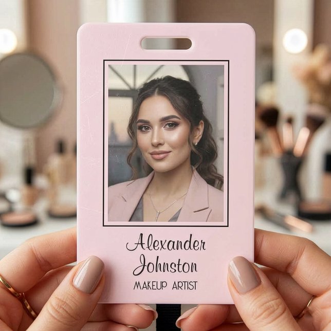 Crachá de Maquiagem de Funcionário de Retrato Rosa (Blush Pink Script Logo Photo ID Badge)