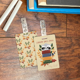 Crachá de passe da biblioteca do guaxinim com livr